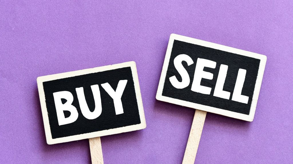 How to Buy and Sell a Home at the Same Time-min