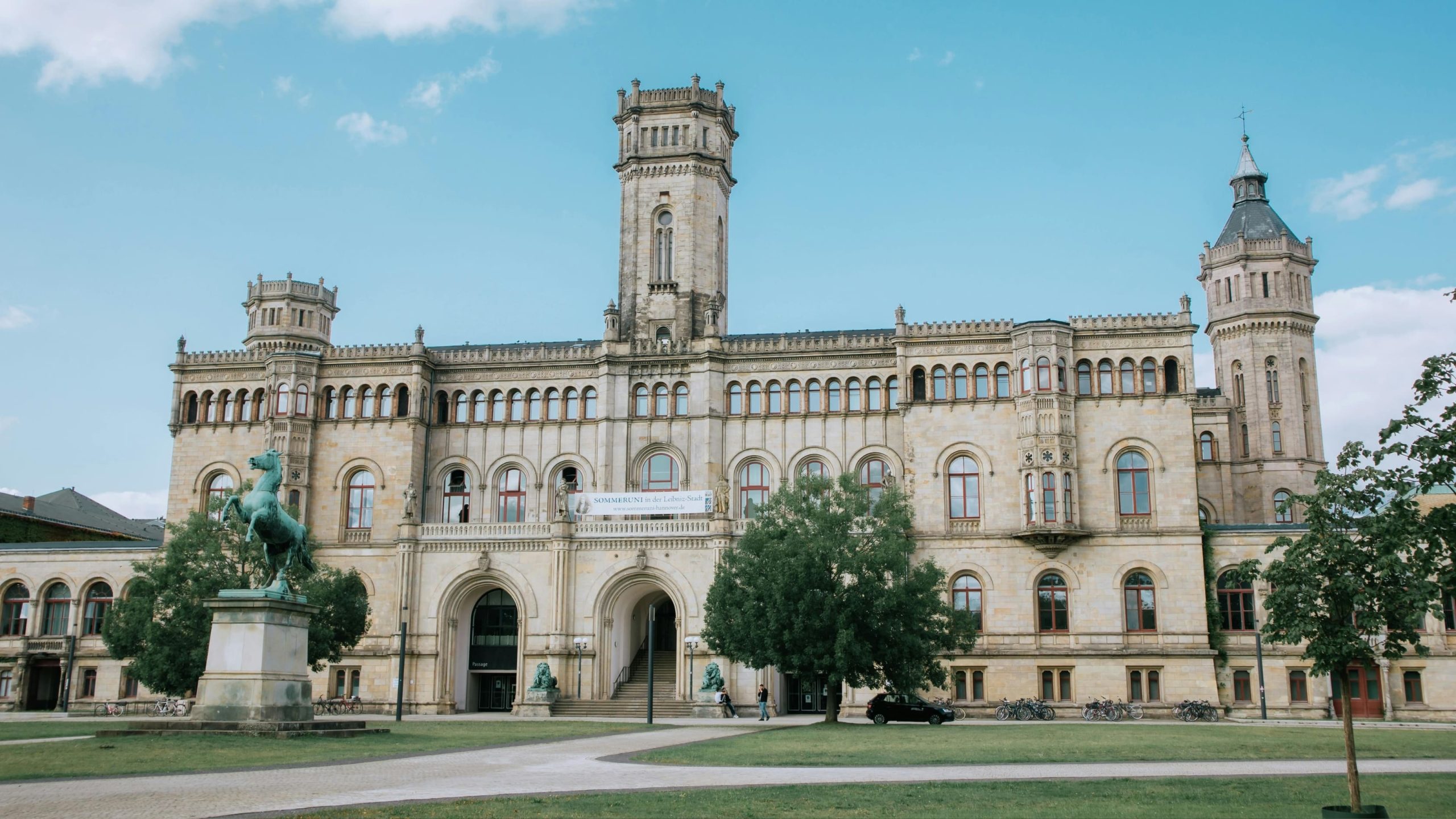 Top Student Housing Areas Near Universities in Canada